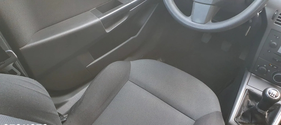 Opel Astra cena 7300 przebieg: 251457, rok produkcji 2005 z Pleszew małe 742